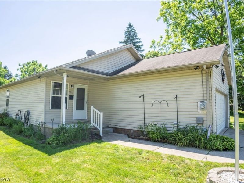 906 Ivor Avenue , Akron, OH 44314 Photo 2