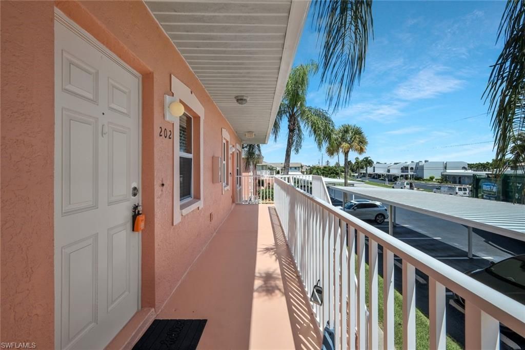 4550 SE 5th Pl , Unit 202, Cape Coral, FL 33904 Photo