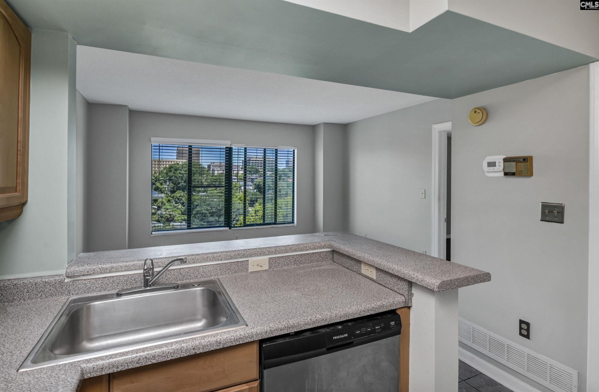 1600 Park Circle  Photo 7
