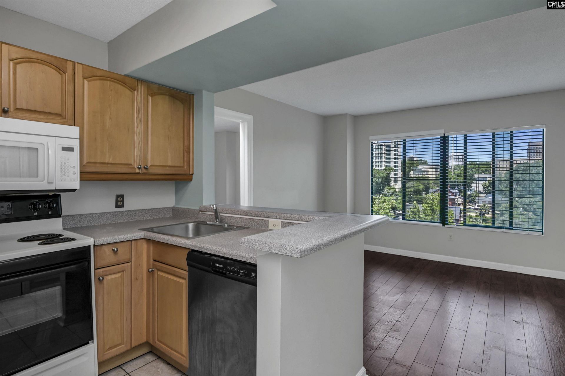 1600 Park Circle  Photo 8