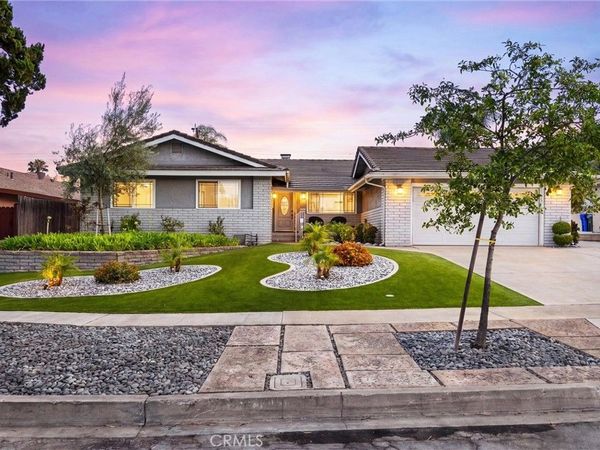 1523 Columbine Way , Upland, CA 91786