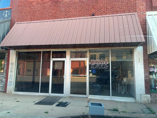 123 W Broadway Street , Anadarko, OK 73005