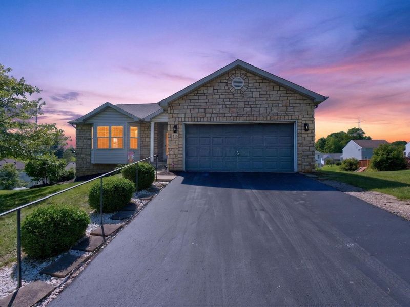 313 Weatherburn Drive, Pataskala, OH 43062 Photo 2