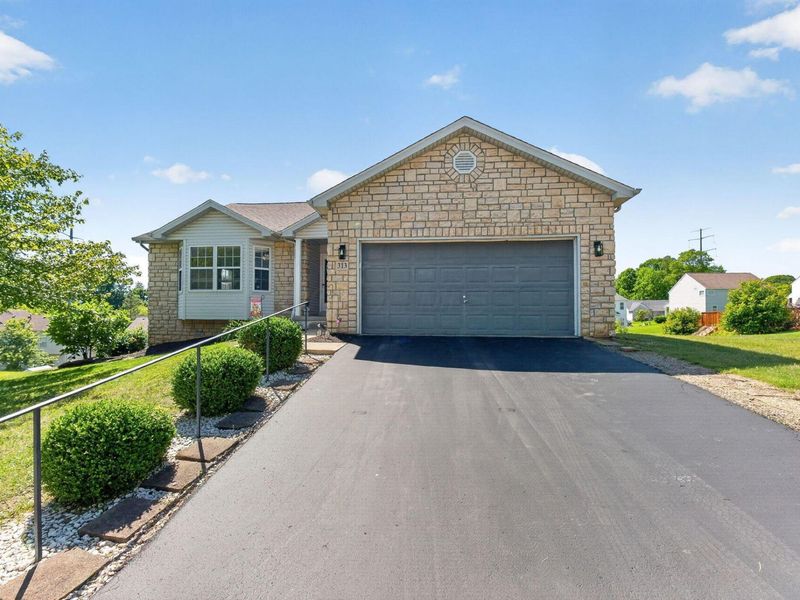 313 Weatherburn Drive, Pataskala, OH 43062 Photo 3