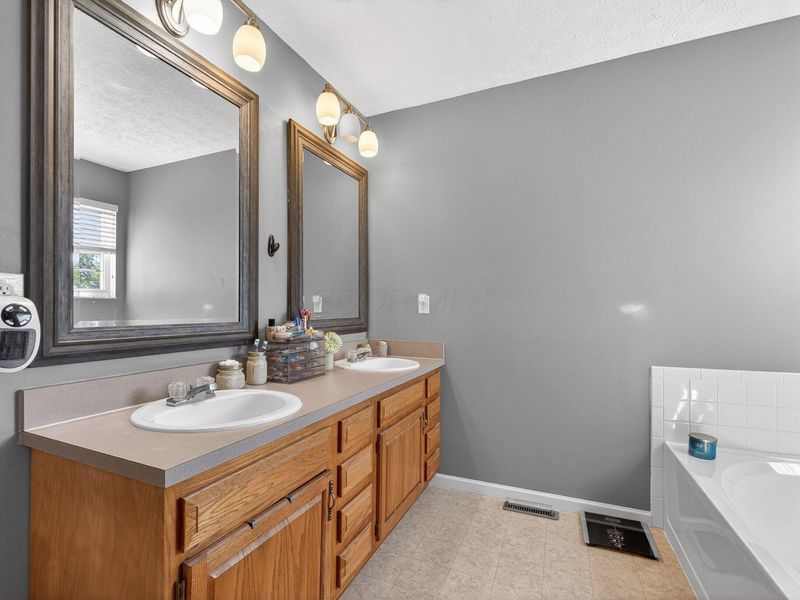 313 Weatherburn Drive, Pataskala, OH 43062 Photo 55
