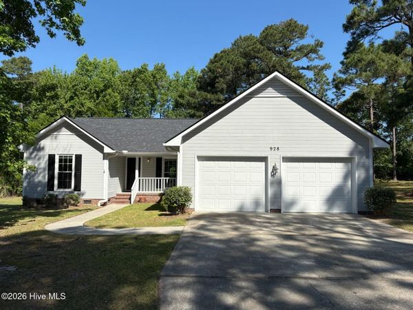 928 E Winds Lane , Fayetteville, NC 28311