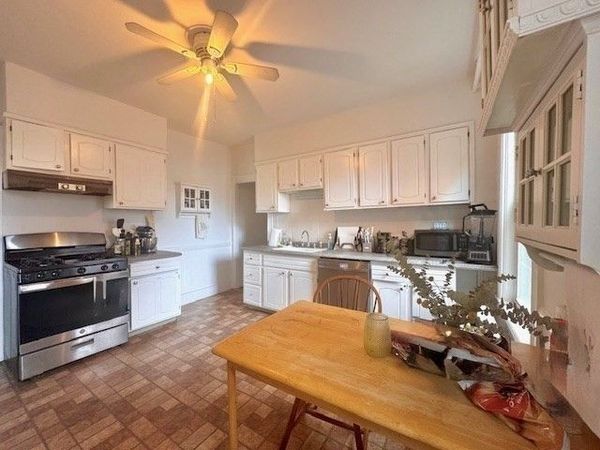 98 Cypress St, Unit 3, Brookline, MA 02445