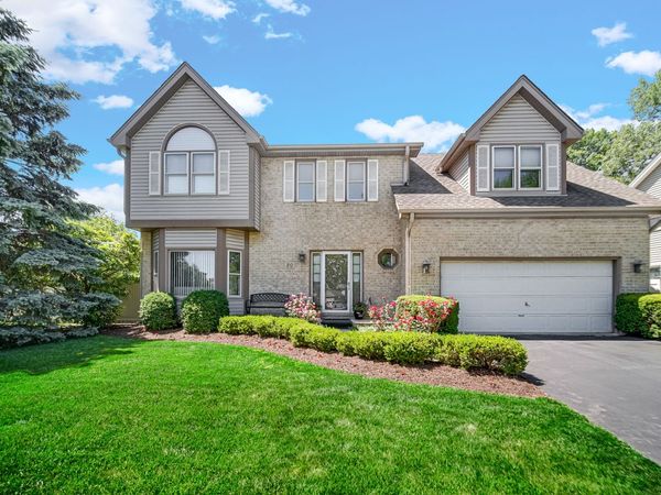 90 Rodenburg Road, Roselle, IL 60172