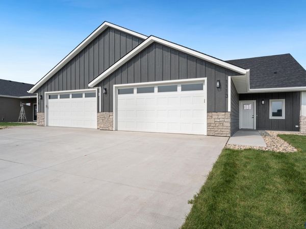 1113 S Foss Ave, Sioux Falls, SD 57110