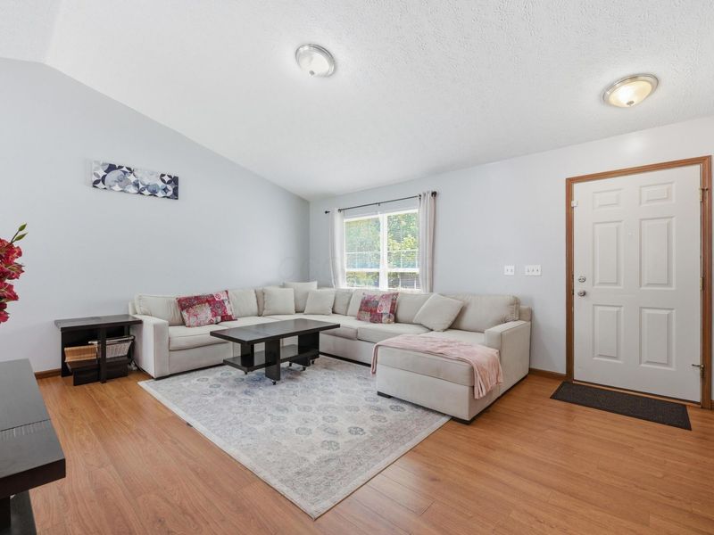 1559 Trabue Woods Boulevard , Columbus, OH 43228 Photo 2