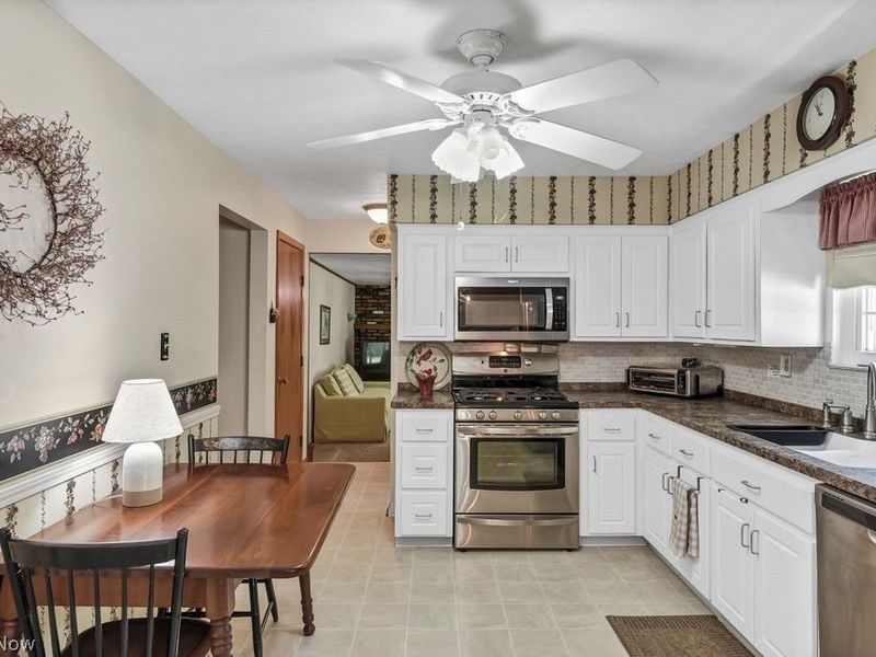 7120 Lakeview Drive , Parma, OH 44129 Photo 14