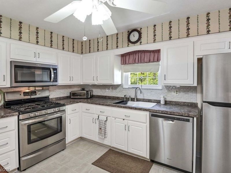 7120 Lakeview Drive , Parma, OH 44129 Photo 16