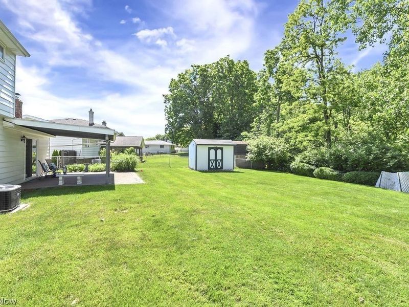 7120 Lakeview Drive , Parma, OH 44129 Photo 3