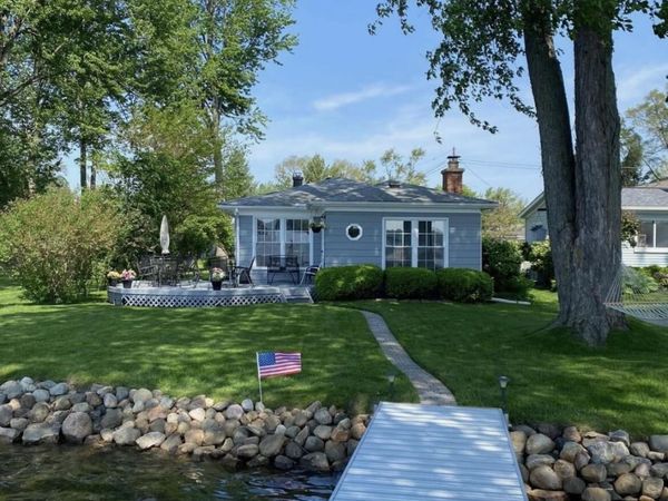 9547 Crestline Drive, Pinckney, MI 48169