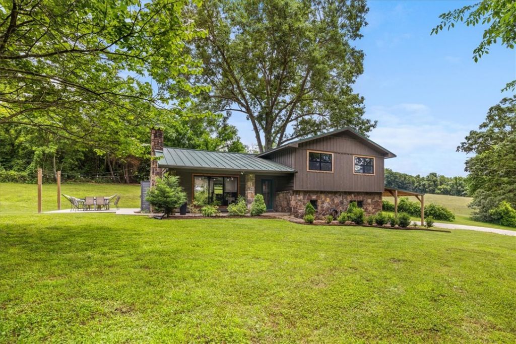 12398 S Whitehouse Road, Fayetteville, AR 72701 Main Photo