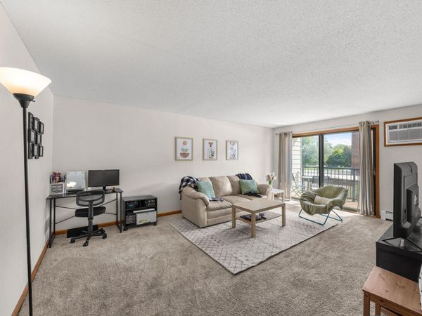 4 Pine Tree Drive, Unit 212, Arden Hills, MN 55112