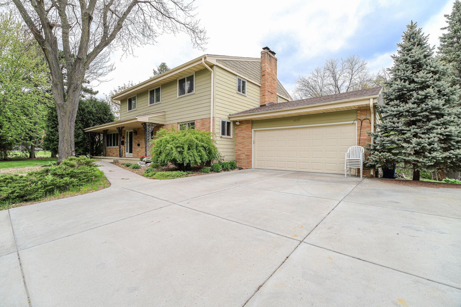 1525 Saint Croix Circle , Golden Valley, MN 55422