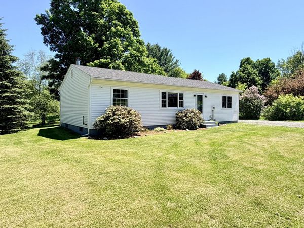 13 Scottsdale Road, Newport City, VT 05855