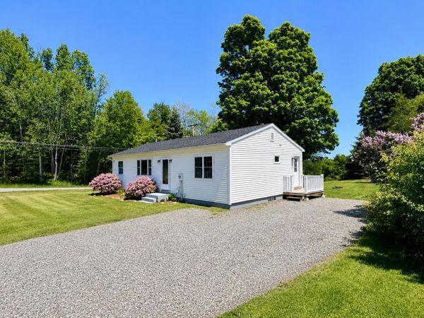 13 Scottsdale Road, Newport City, VT 05855