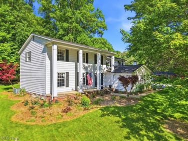 8700 Bradford Lane, Brecksville, OH 44141