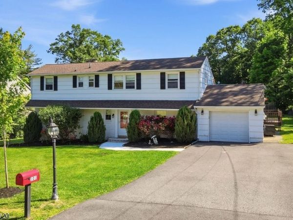 101 Walnut St, Oakland, NJ 07436