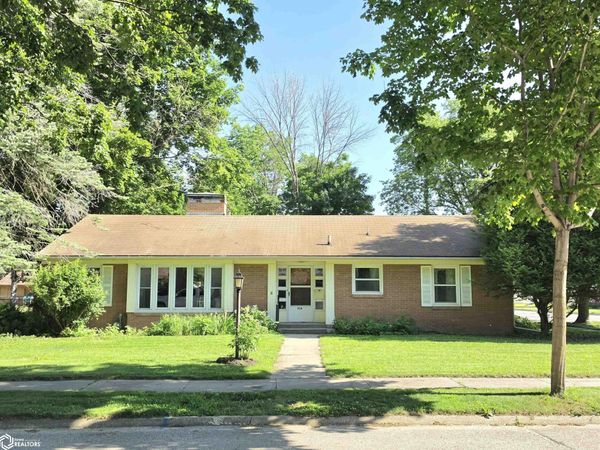954 6th Place SE, Mason City, IA 50401
