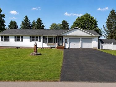 42 Hillview Dr , Central Square, NY 13103
