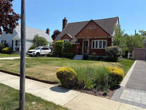 2486 Natta Boulevard , Bellmore, NY 11710