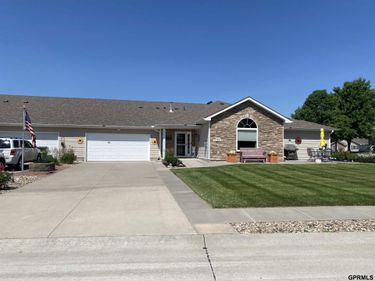 8614 N 161st Plaza, Omaha, NE 68007