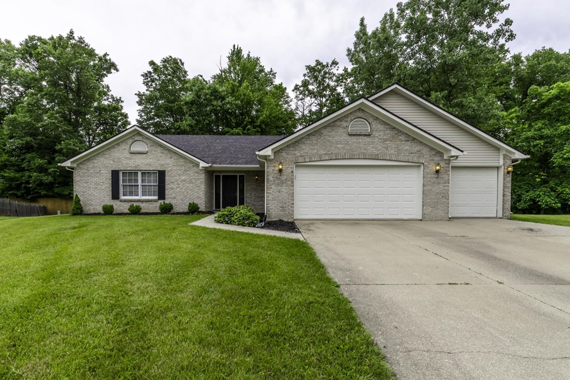 328 Elliot Wood Place, Fort Wayne, IN 46804 Main Photo