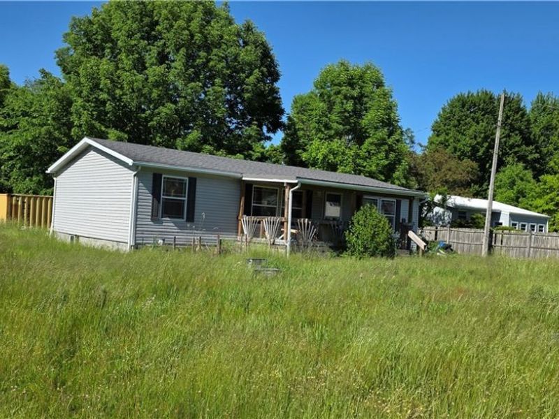 2445 Mahan Denman Road, Cortland, OH 44410 Photo 1