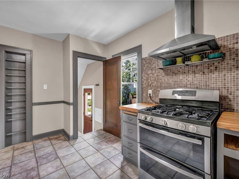 6193 N Canterbury Road , Parma, OH 44129 Photo 12