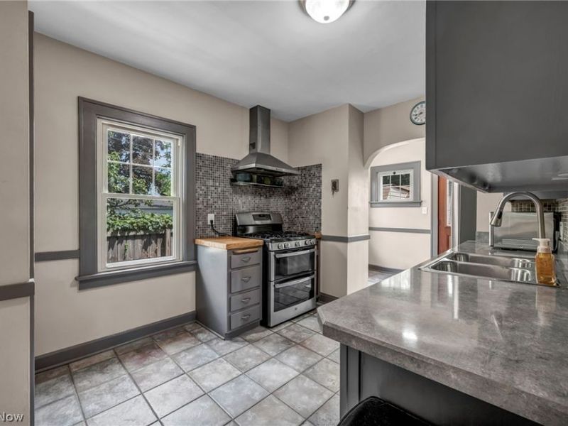 6193 N Canterbury Road , Parma, OH 44129 Photo 15