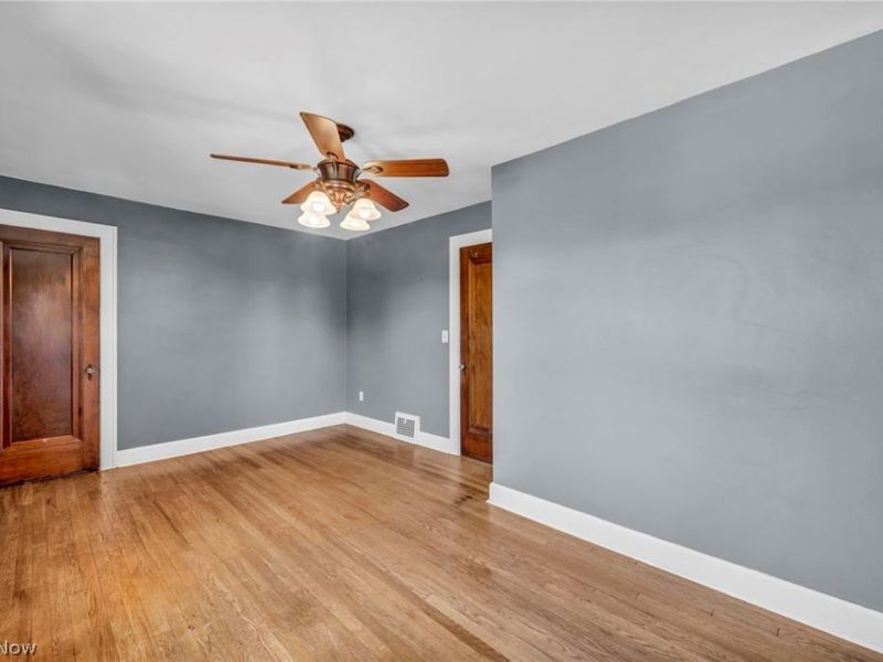 6193 N Canterbury Road , Parma, OH 44129 Photo 19