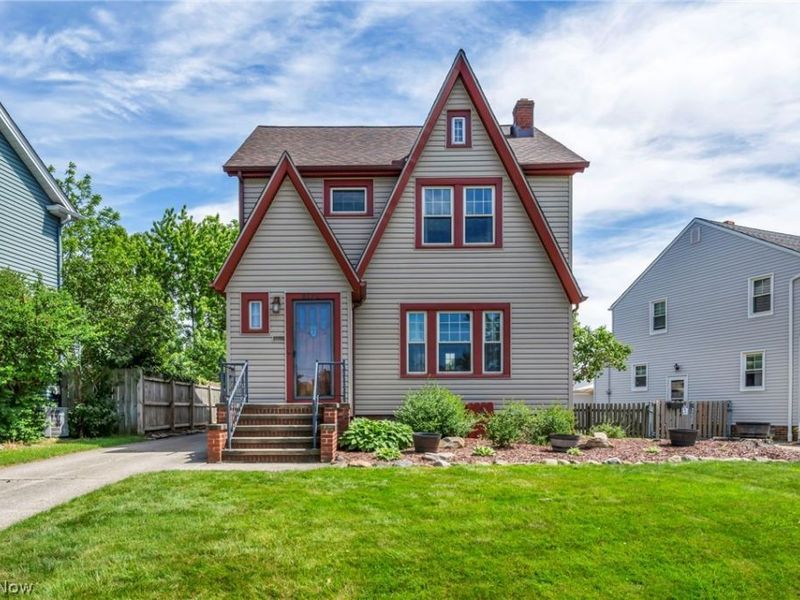 6193 N Canterbury Road , Parma, OH 44129 Photo 2