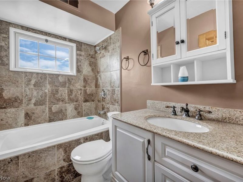 6193 N Canterbury Road , Parma, OH 44129 Photo 33