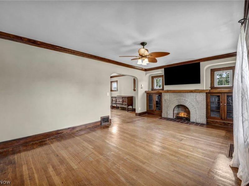 6193 N Canterbury Road , Parma, OH 44129 Photo 4