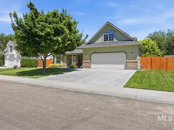 208 S Blue Heron Way, Nampa, ID 83687