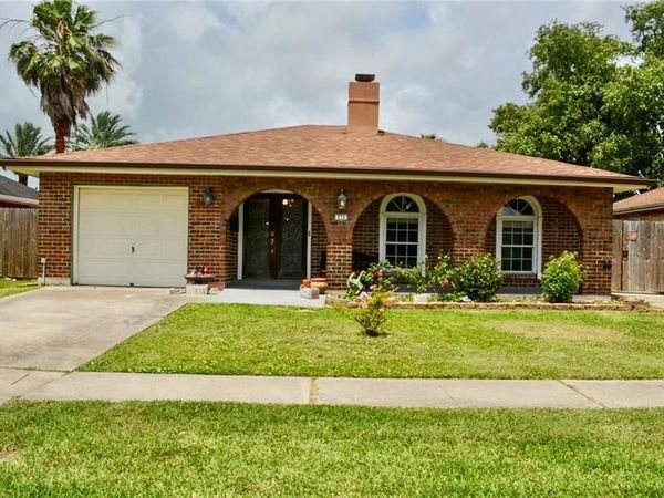 636 DIPLOMAT Street , Gretna, LA 70056