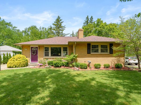 917 Roseland Avenue, Kalamazoo, MI 49001