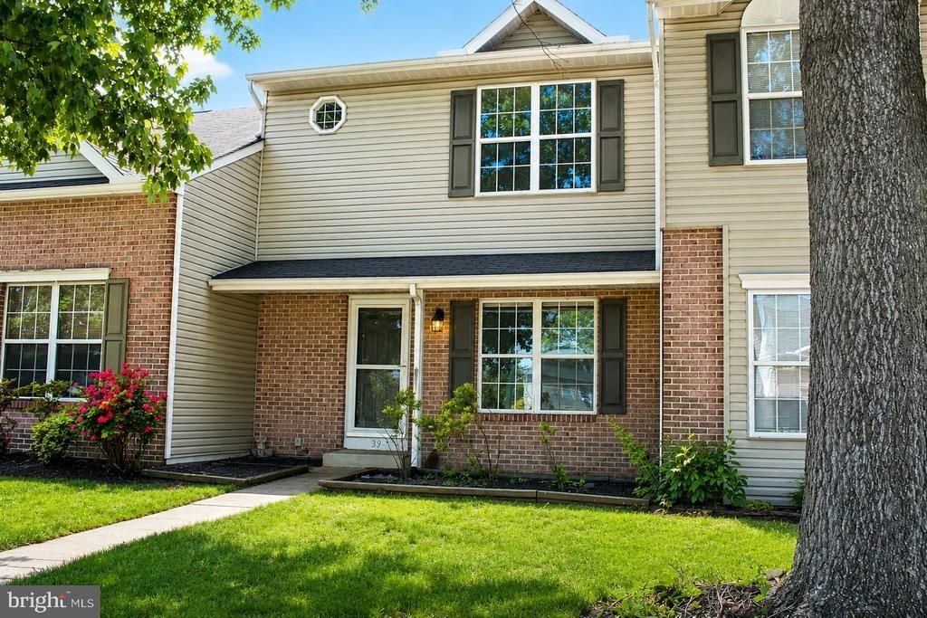 39 SOUTHMONT DRIVE, ENOLA, PA 17025