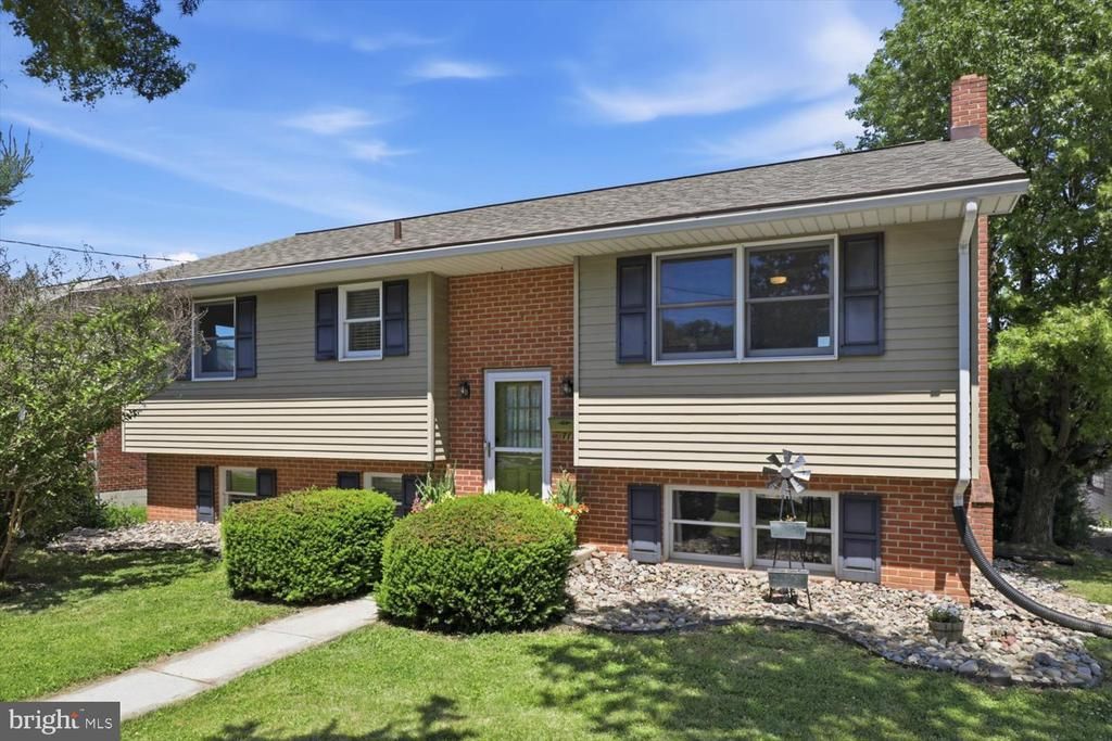 715 CENTER AVENUE, EPHRATA, PA 17522