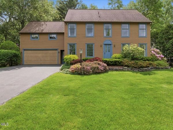 908 Mohegan Road, Niskayuna, NY 12309