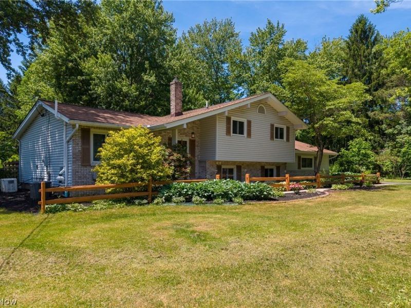 17796 Kingswood Drive , Chagrin Falls, OH 44023 Photo 3