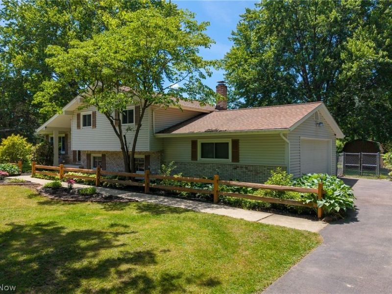 17796 Kingswood Drive , Chagrin Falls, OH 44023 Photo 4