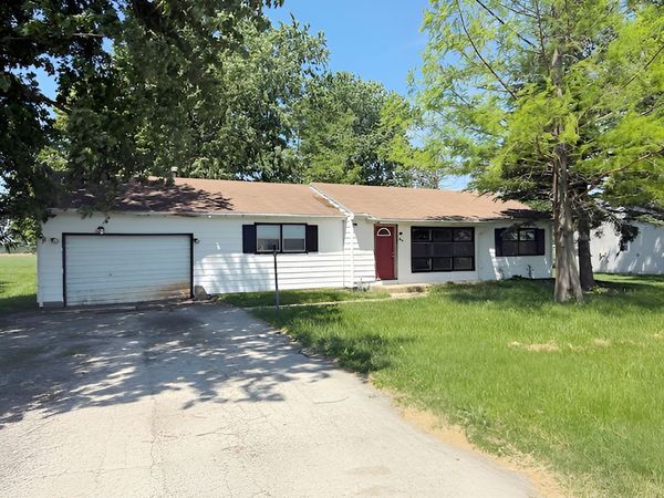 424 S 3000 W Road, Kankakee, IL 60901