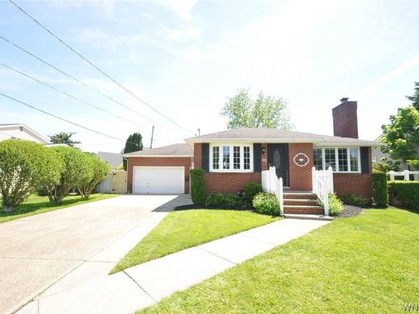 221 N Linden Street , Buffalo, NY 14221