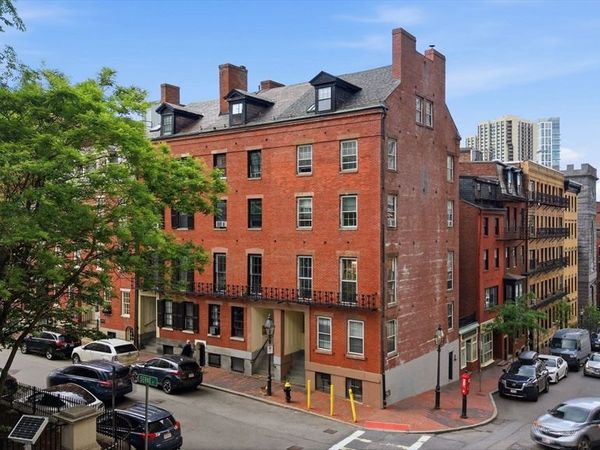 4 Derne St, Unit 2, Boston, MA 02114