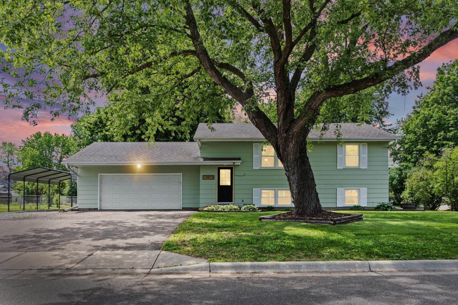 19815 Chili Avenue , Farmington, MN 55024