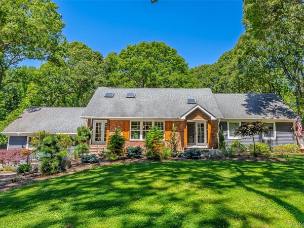 14 Locust Avenue , East Setauket, NY 11733